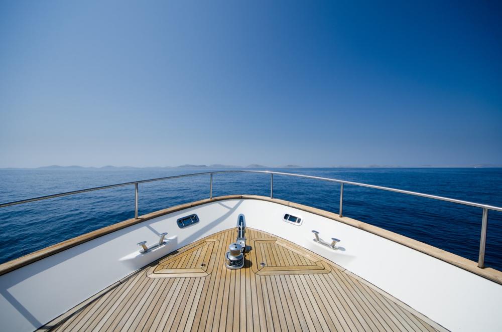 Nettoyage bateau près de Cannes 