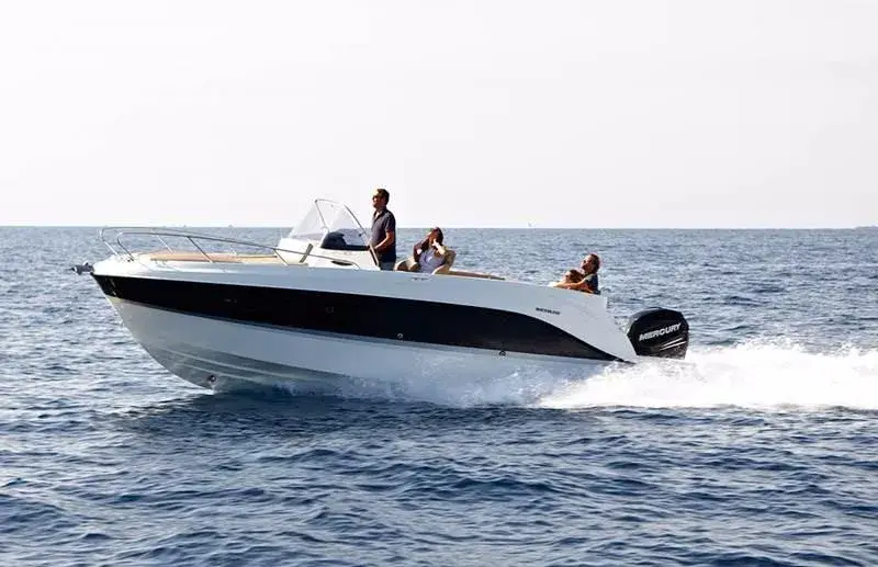 Quicksilver Activ 805 Sundeck 2021