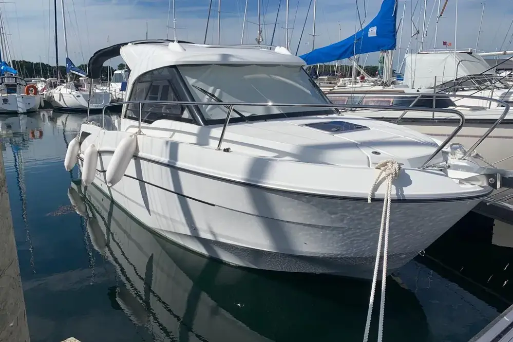 2022-beneteau-antares-7-ob-v2